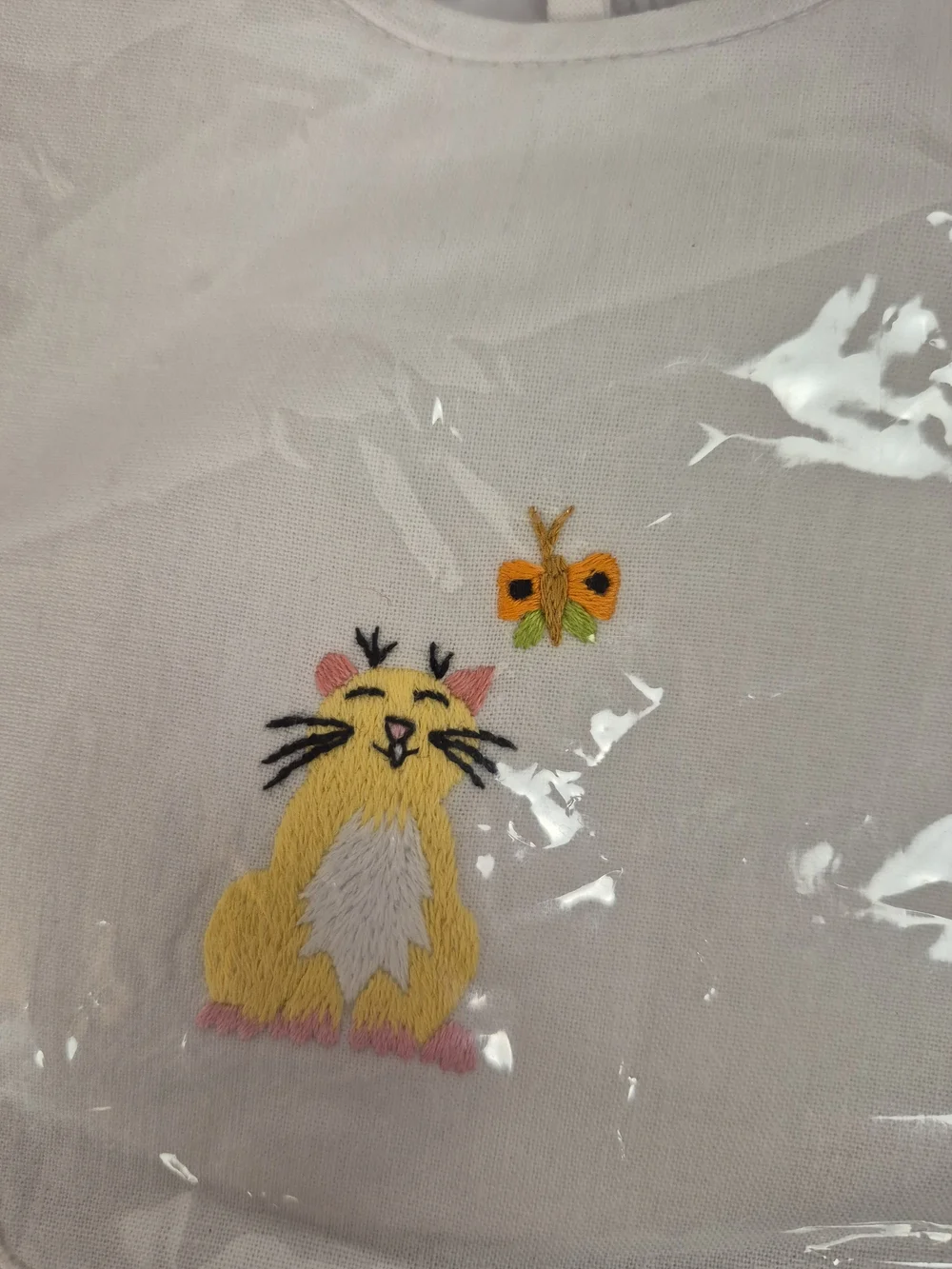 White Scalloped Baby Bib with Embroidered Kitten and Butterfly NEW